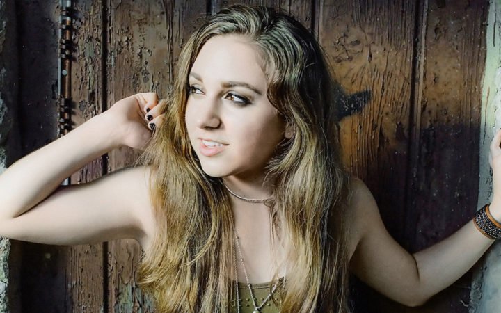 Stephanie Grace releases new EP called Private Pond